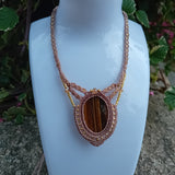Sekhmet – Collier macramé en œil de tigre | Force, protection & ancrage