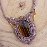 Sekhmet – Collier macramé en œil de tigre | Force, protection & ancrage
