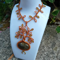 Yggdrasil – Collier arbre de vie en macramé et pierre naturelle | Ancrage, protection, énergie
